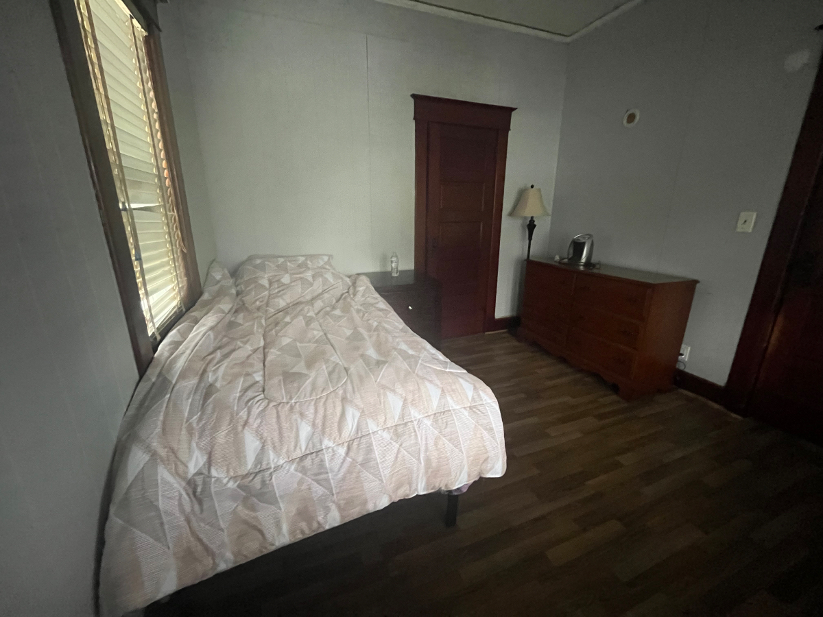 Peaceful Furnished Room in Professional Shared Home - Photo 1