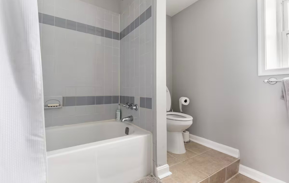 2 bedroom 2 bath row home near hospitals - Photo 6