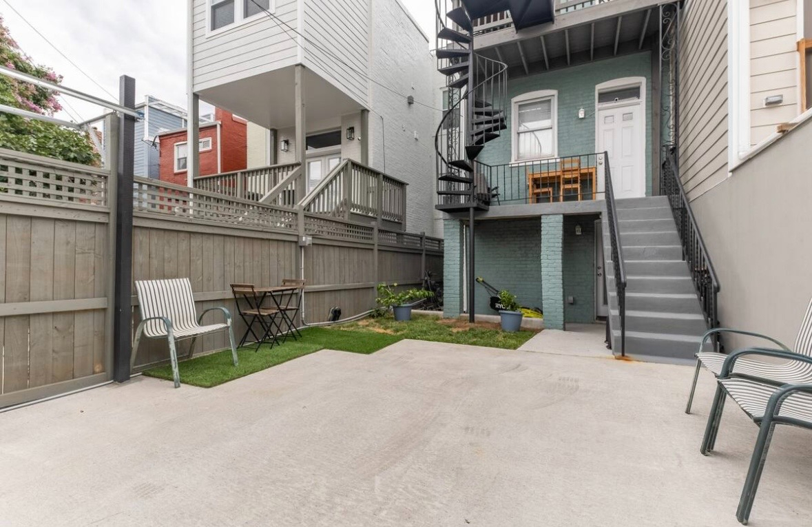 2 bedroom 2 bath row home near hospitals - Photo 8