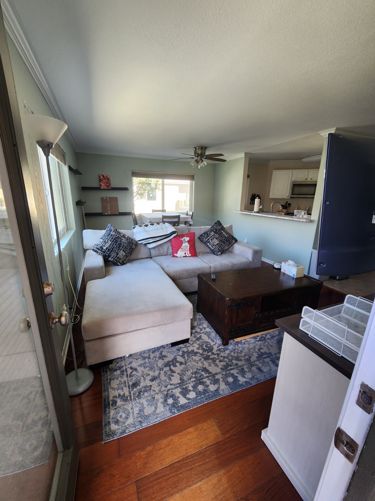 Upgraded top floor condo in Golden Triangle - Photo 3