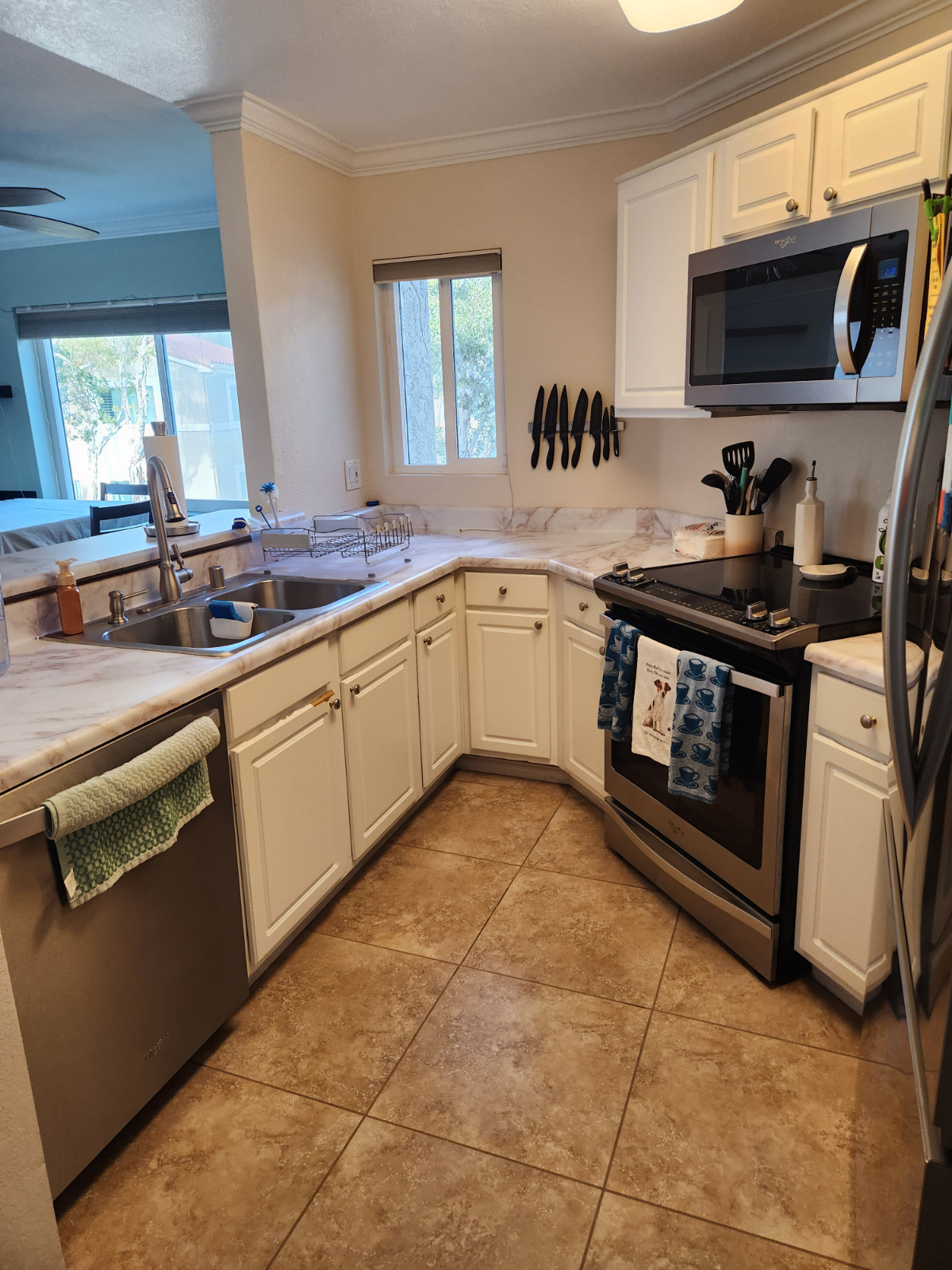 Upgraded top floor condo in Golden Triangle - Photo 6