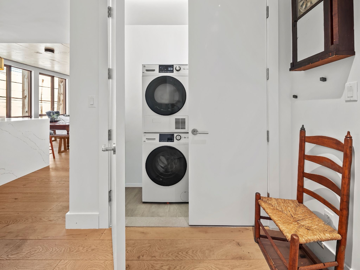 Designer Waterfront 2BR 2BA Red Hook Loft with Private Parking and Roof Deck - Photo 4