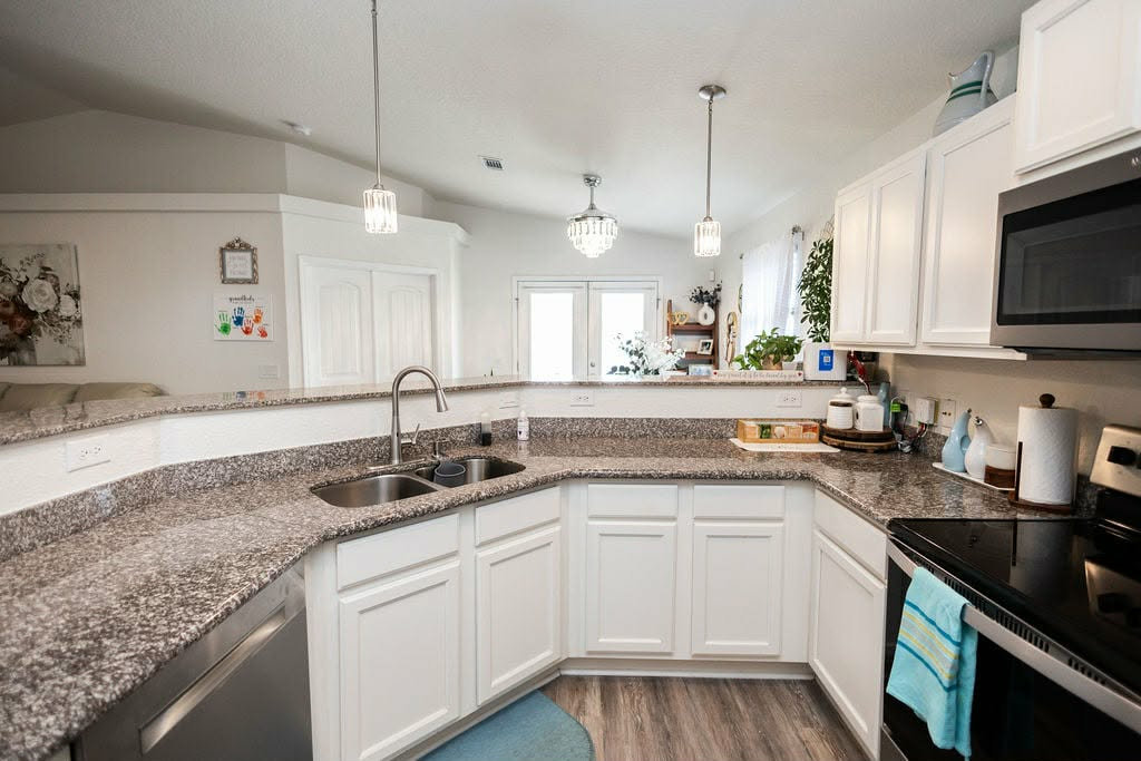 Fully Furnished 3 Bedroom Home Close To Downtown Pensacola, Major Hospitals, Military Bases And Pens - Photo 3