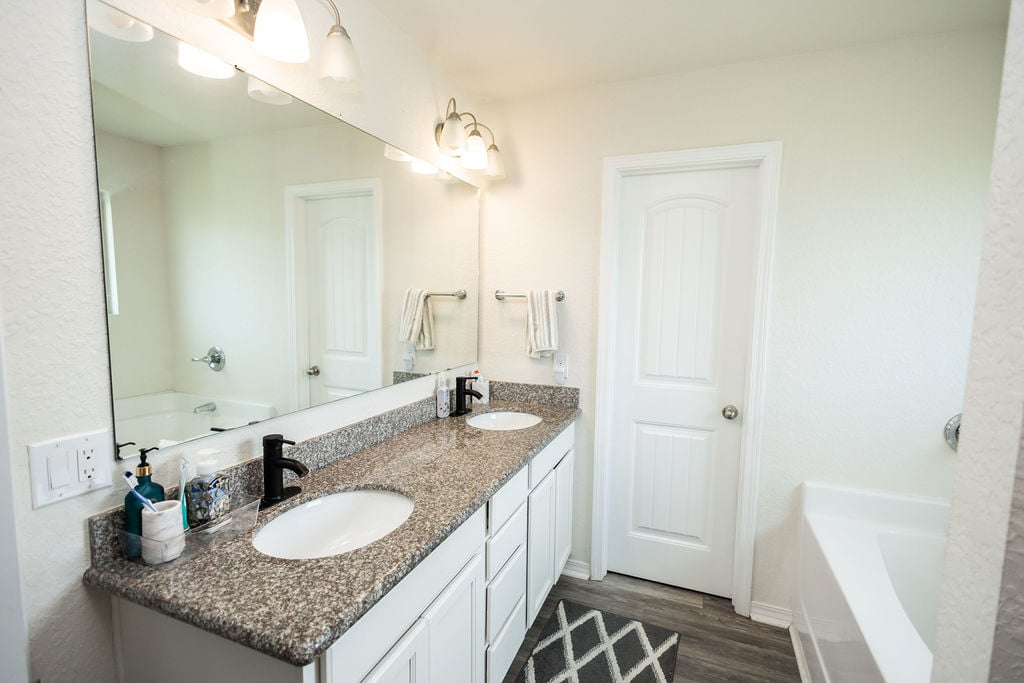 Fully Furnished 3 Bedroom Home Close To Downtown Pensacola, Major Hospitals, Military Bases And Pens - Photo 4
