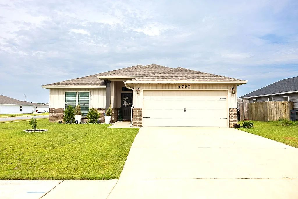 Fully Furnished 3 Bedroom Home Close To Downtown Pensacola, Major Hospitals, Military Bases And Pensacola Beach