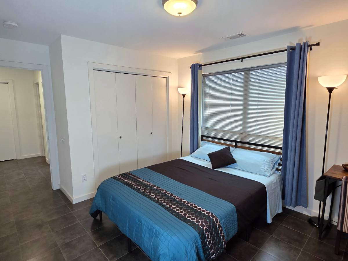 Spacious 3-Story Midtown Townhome /2BR /1,895 SF /Near Med Center - Photo 3