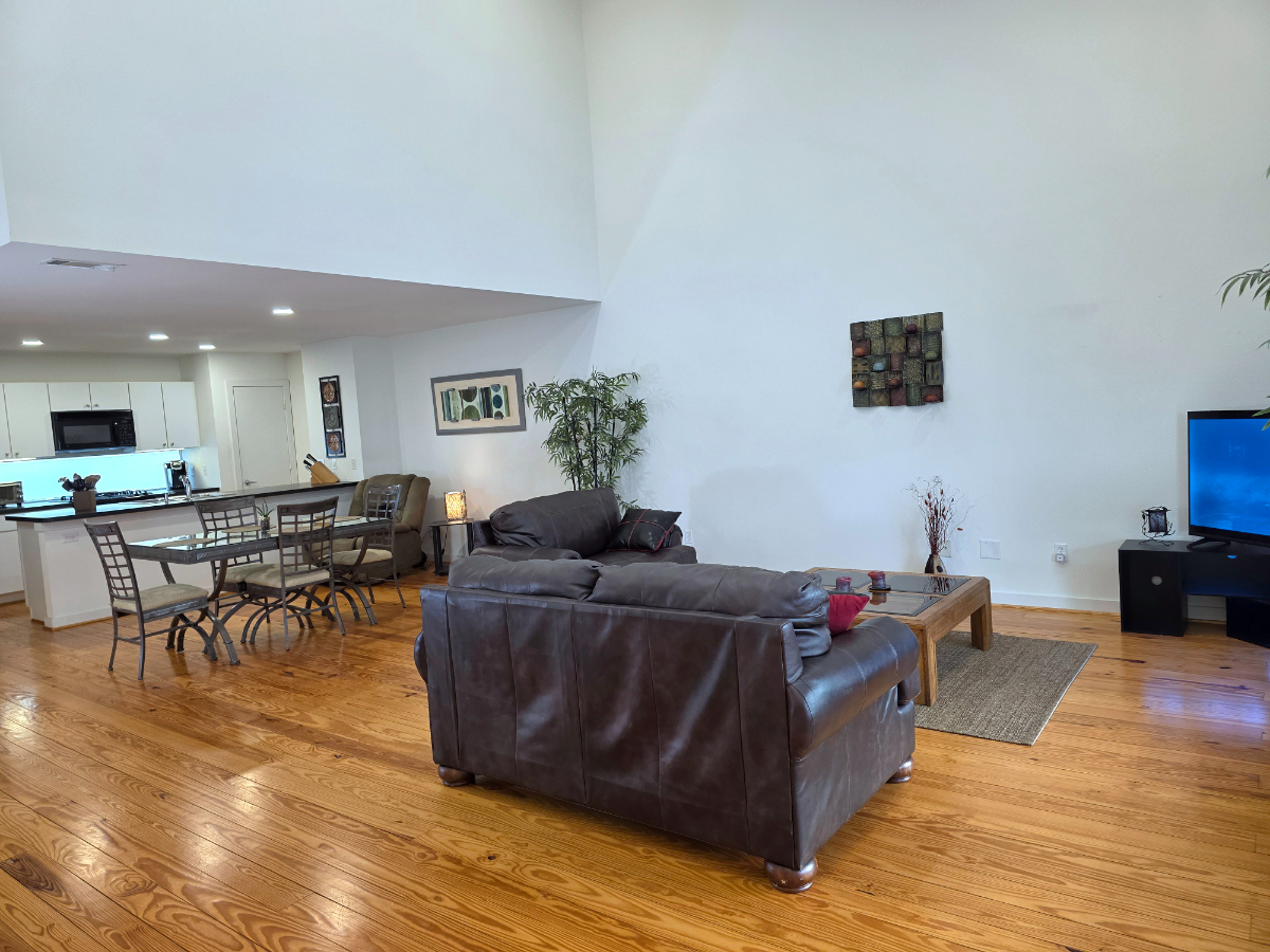 Spacious 3-Story Midtown Townhome /2BR /1,895 SF /Near Med Center - Photo 8