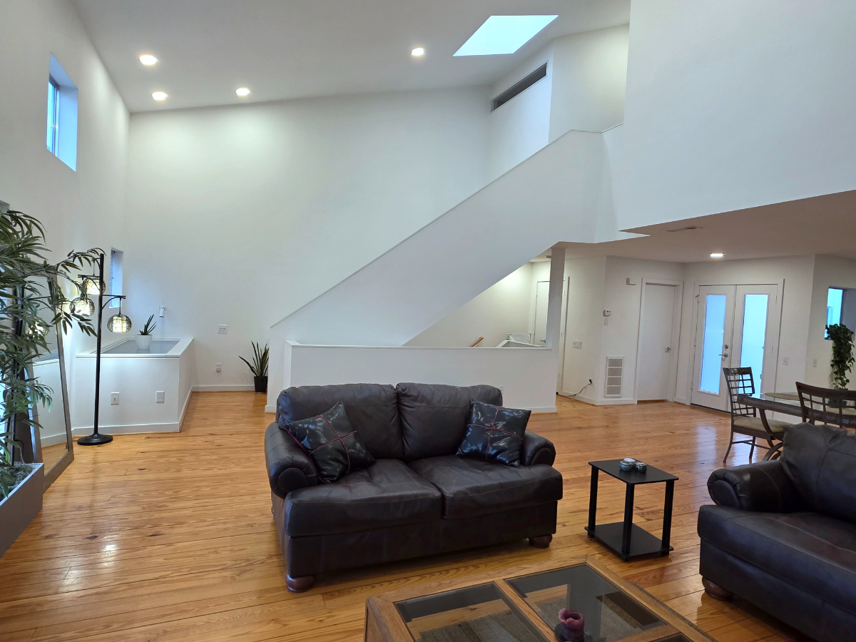 Spacious 3-Story Midtown Townhome /2BR /1,895 SF /Near Med Center - Photo 7