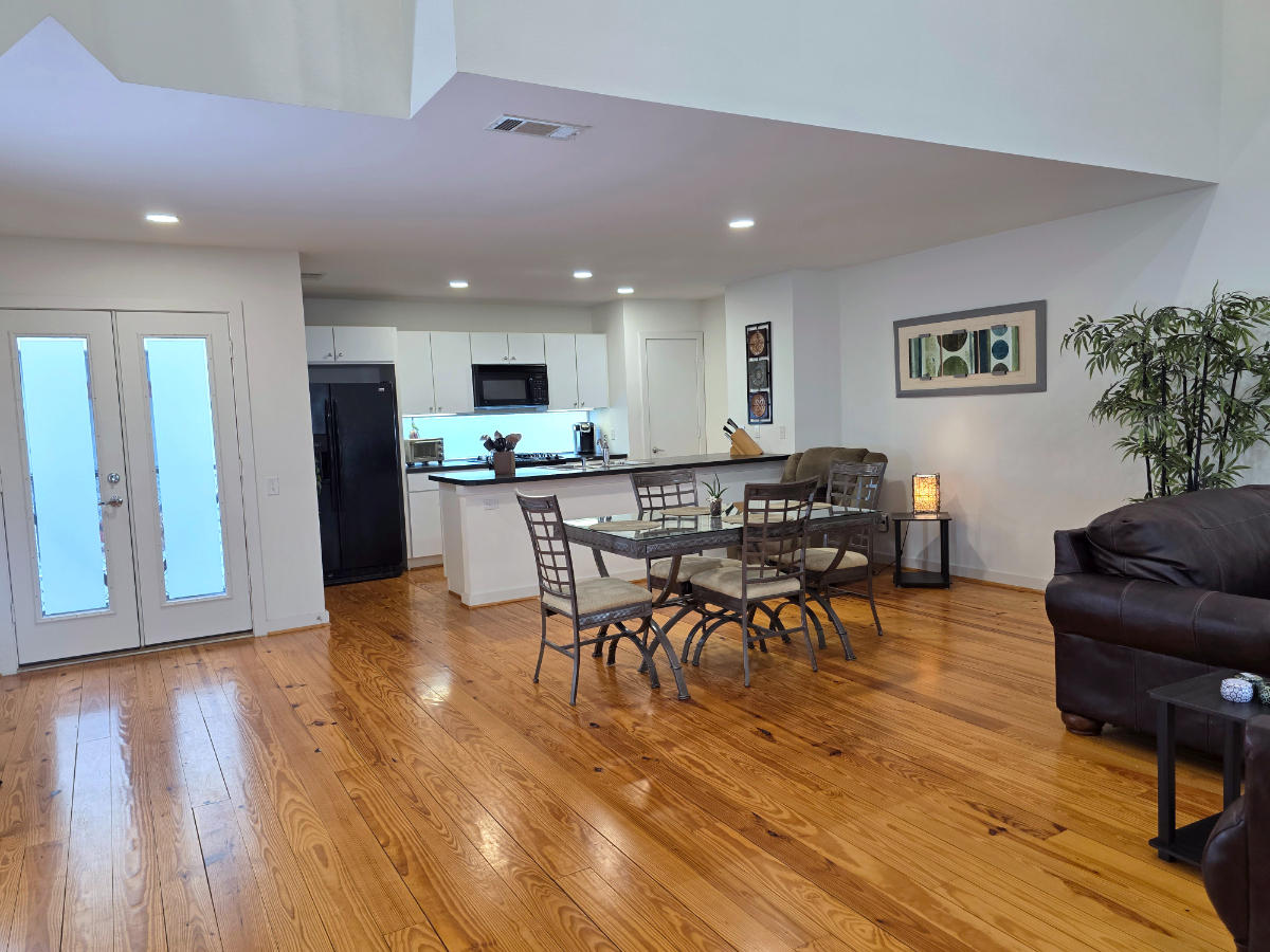 Spacious 3-Story Midtown Townhome /2BR /1,895 SF /Near Med Center - Photo 11