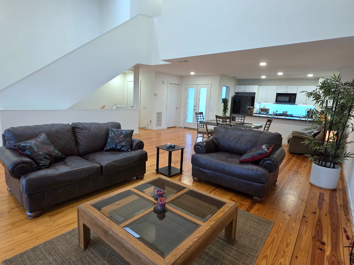 Spacious 3-Story Midtown Townhome /2BR /1,895 SF /Near Med Center - Photo 9
