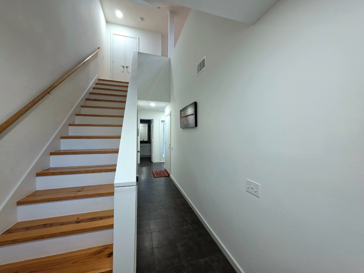 Spacious 3-Story Midtown Townhome /2BR /1,895 SF /Near Med Center - Photo 2
