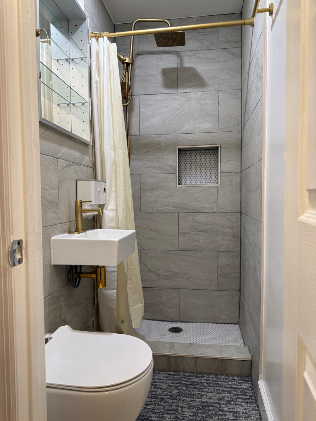 Deluxe Chic Apartment Experience - Photo 5