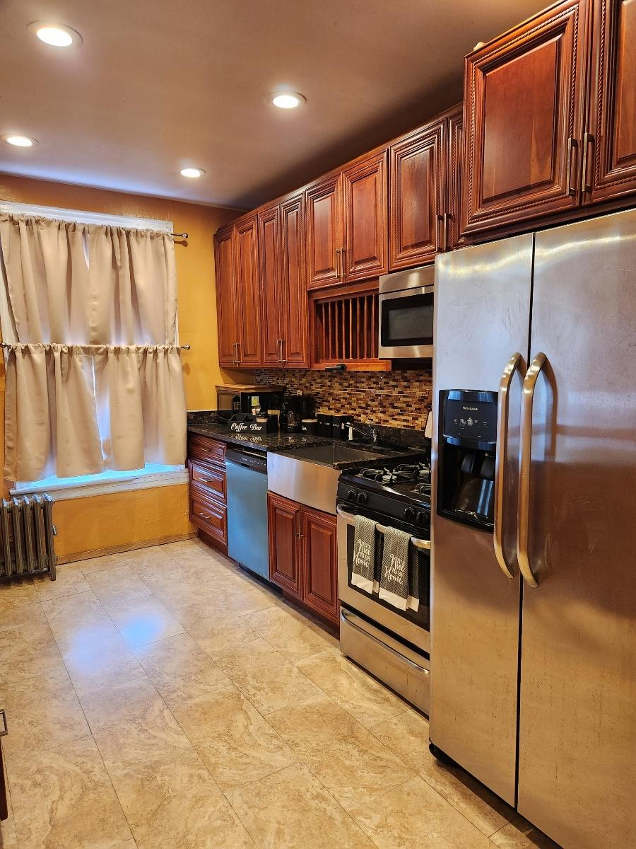 Comfortable 3-Bedroom Apartment with Fully Equipped Interios & Easy City Access - Photo 6