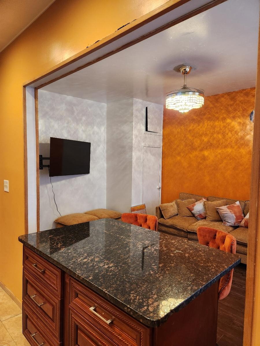 Comfortable 3-Bedroom Apartment with Fully Equipped Interios & Easy City Access - Photo 1