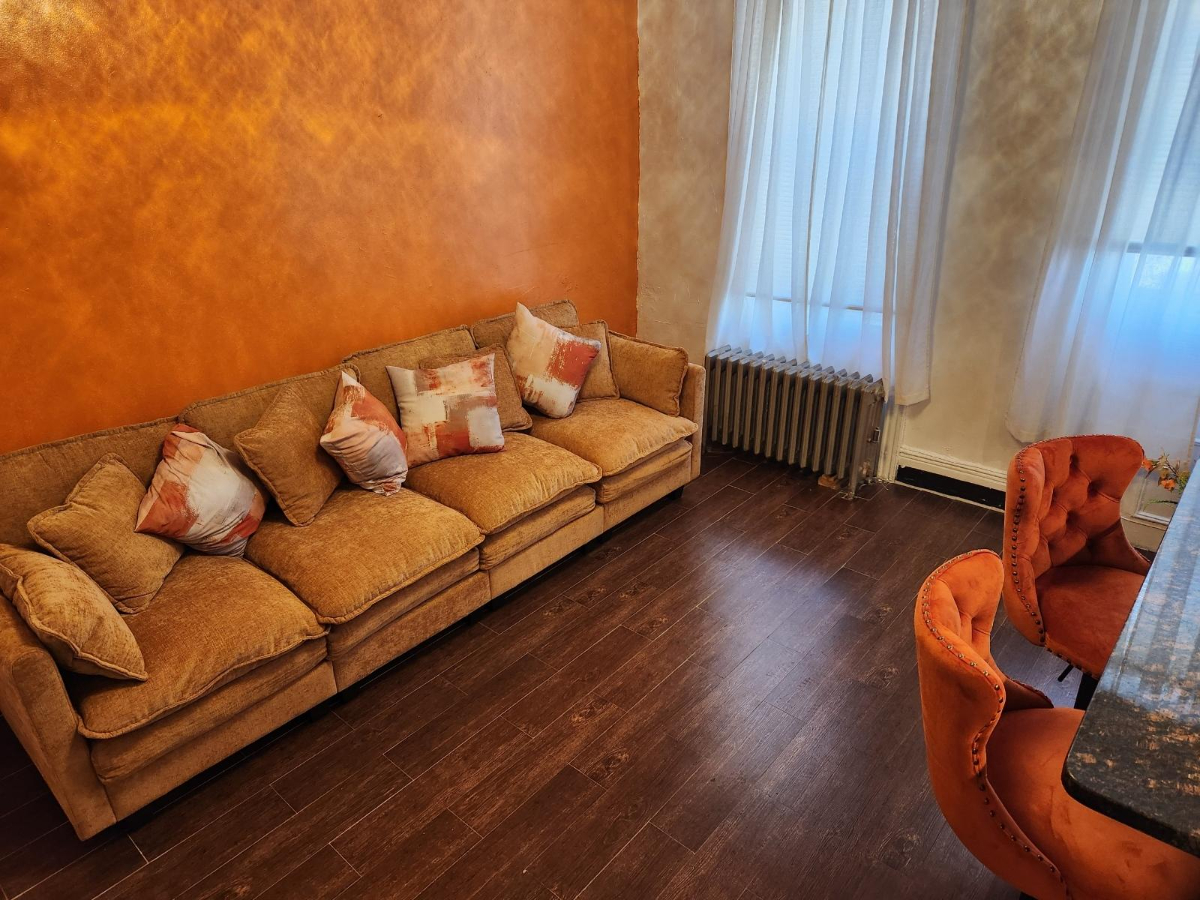Comfortable 3-Bedroom Apartment with Fully Equipped Interios & Easy City Access - Photo 4