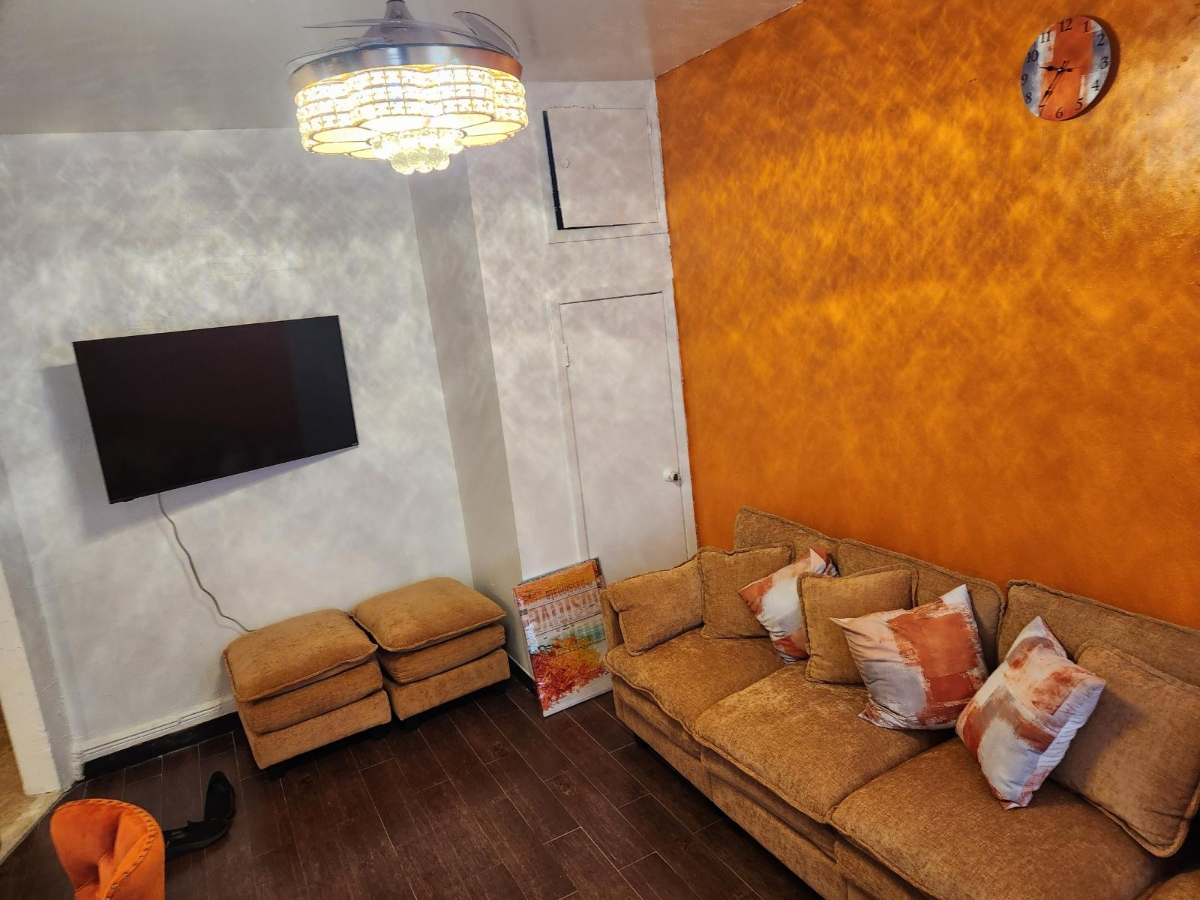 Comfortable 3-Bedroom Apartment with Fully Equipped Interios & Easy City Access - Photo 2