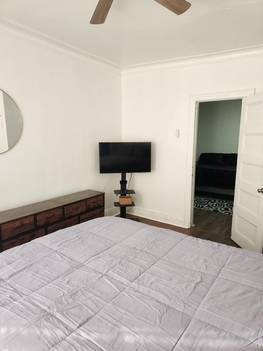 Comfortable 3-Bedroom Apartment with Fully Equipped Interios & Easy City Access - Photo 10