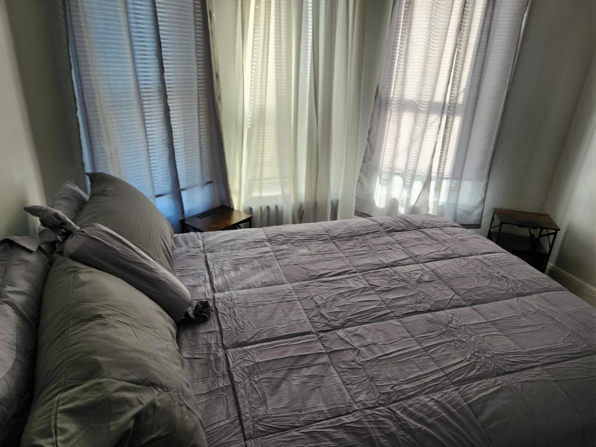 Comfortable 3-Bedroom Apartment with Fully Equipped Interios & Easy City Access - Photo 7