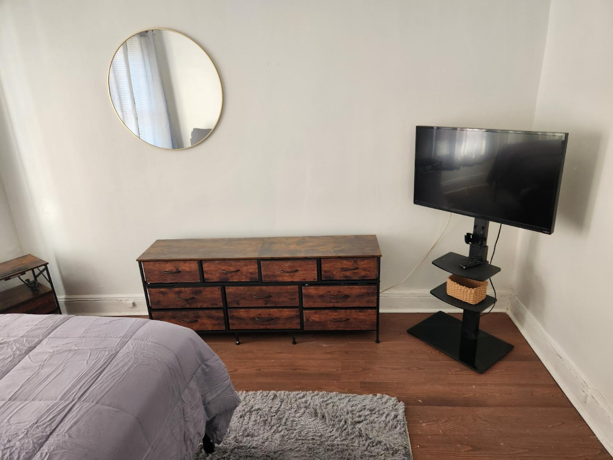 Comfortable 3-Bedroom Apartment with Fully Equipped Interios & Easy City Access - Photo 9