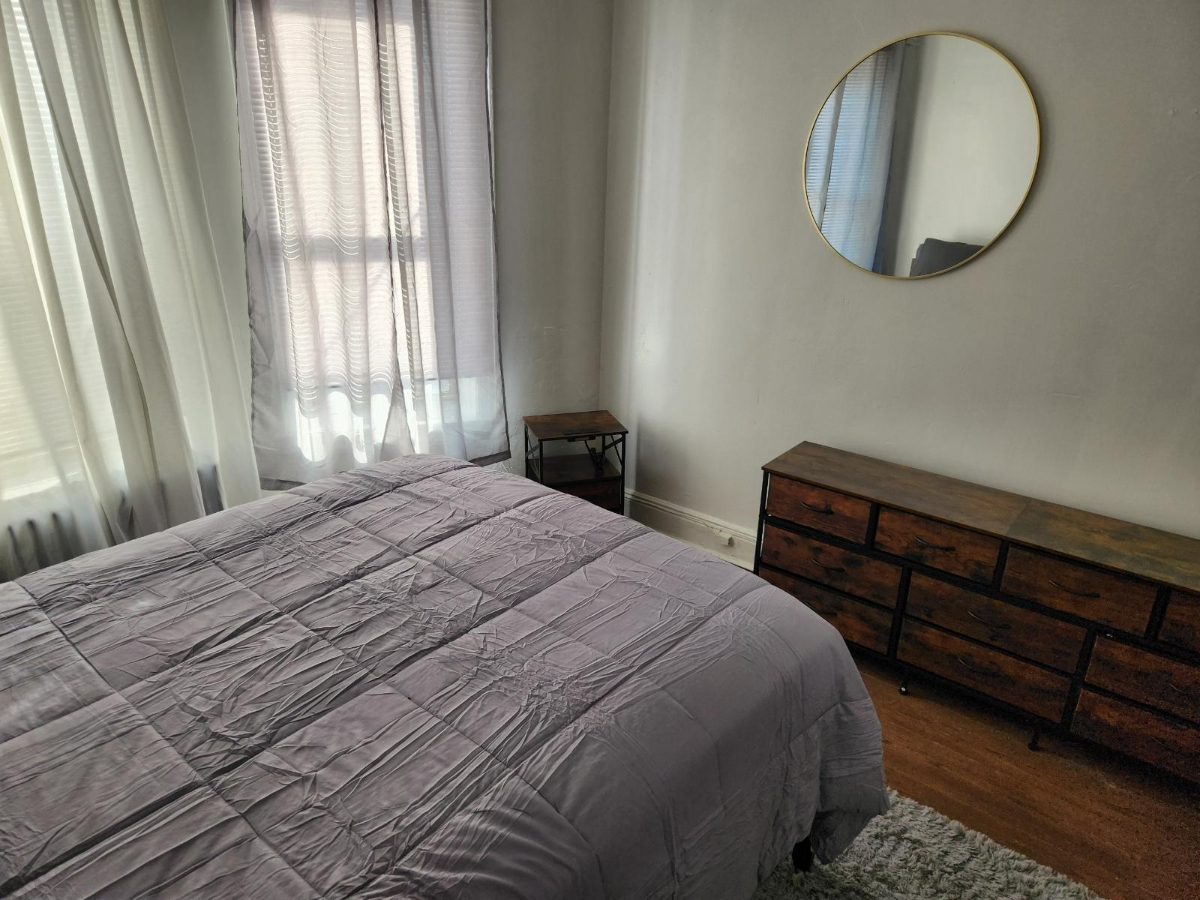 Comfortable 3-Bedroom Apartment with Fully Equipped Interios & Easy City Access - Photo 8
