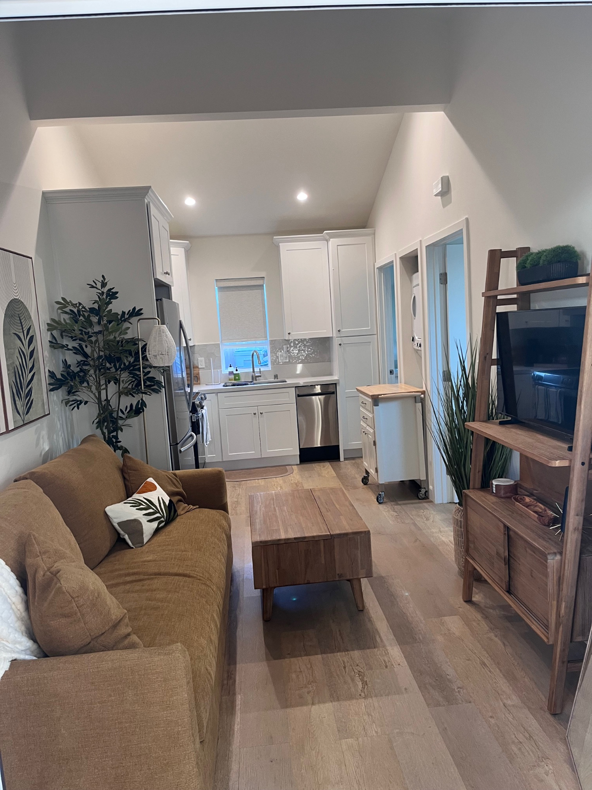 New Must See 1br-1ba ADU walking distance to Kaiser on Zion - Private, quiet, and cozy - Photo 3