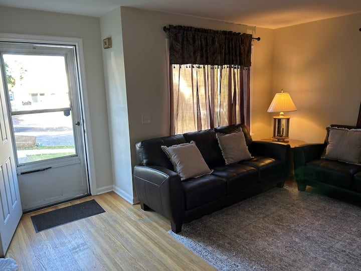 Ontario Breeze Furnished Rental Close To Beach And Downtown - Photo 3
