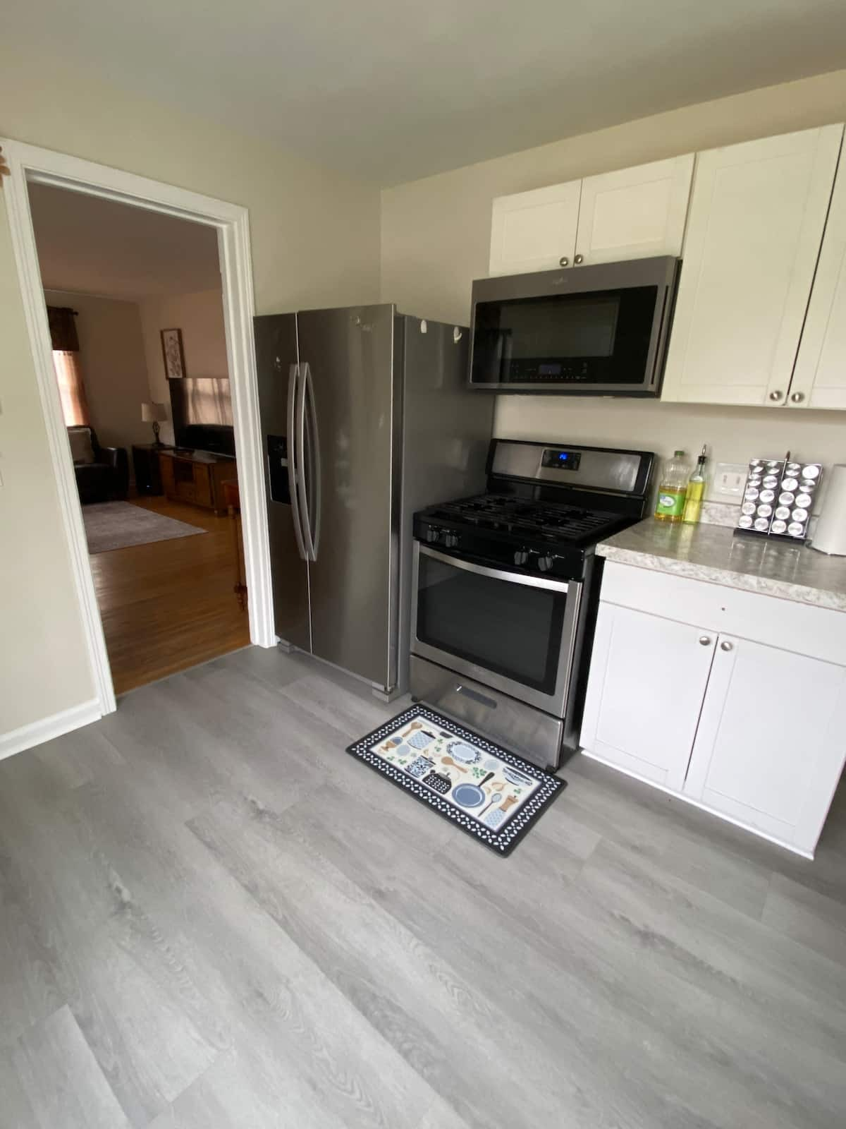 Ontario Breeze Furnished Rental Close To Beach And Downtown - Photo 6