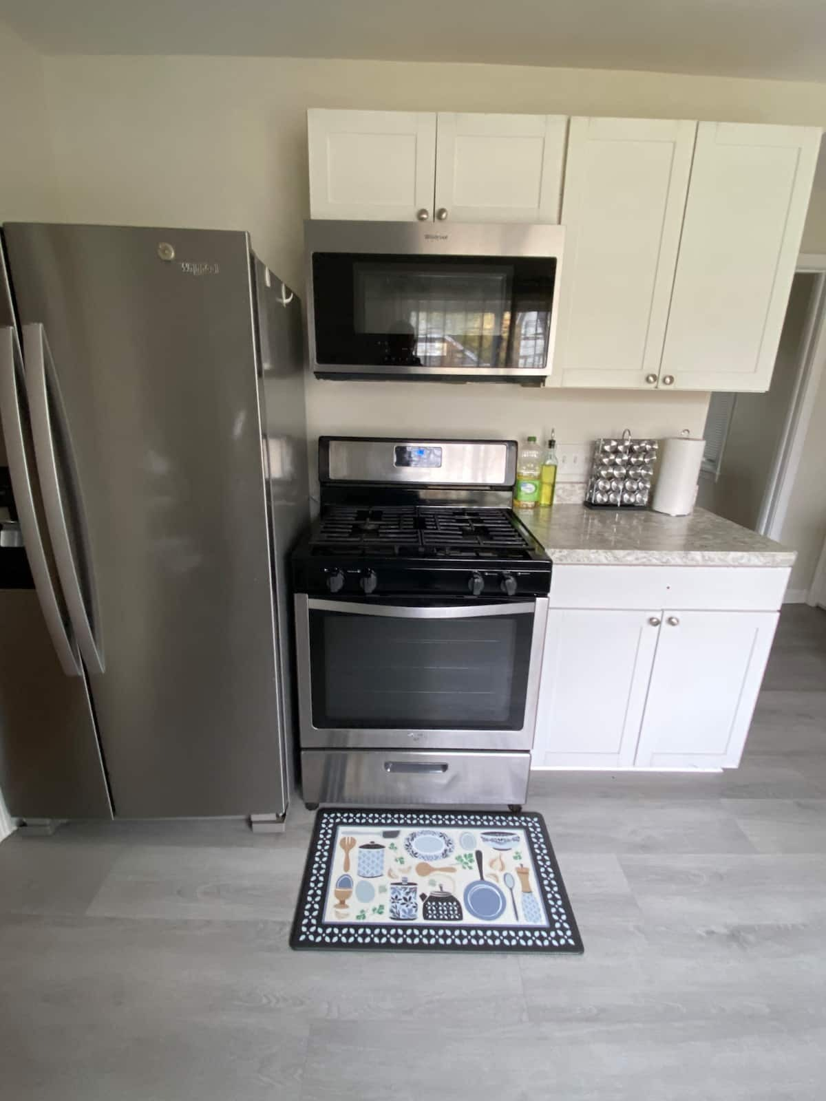 Ontario Breeze Furnished Rental Close To Beach And Downtown - Photo 7