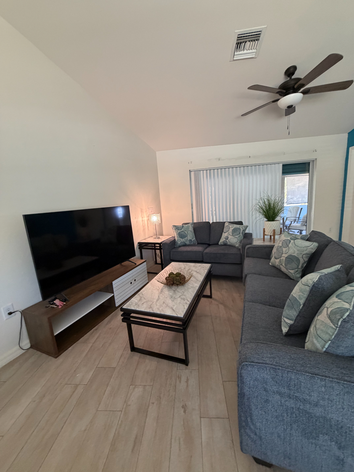 Bright & Welcoming Lehigh Acres Retreat- Ideal for Travelers & Professionals