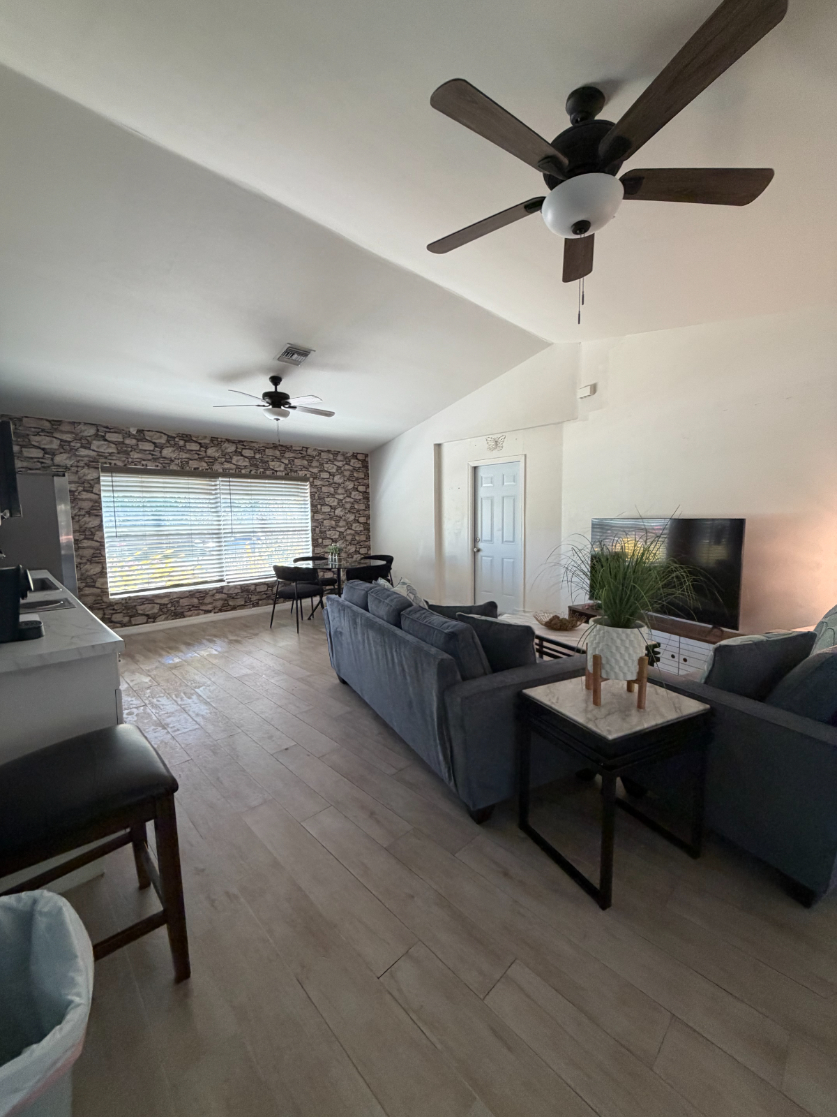 Bright & Welcoming Lehigh Acres Retreat- Ideal for Travelers & Professionals - Photo 2