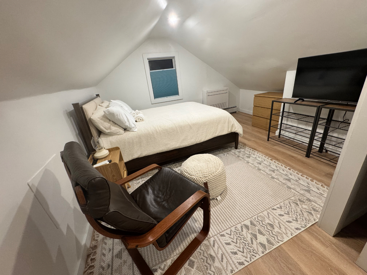 Charming 3-Bedroom Home with Dedicated Parking and Easy Access to Shopping, Dining, and Everyday Ess - Photo 2