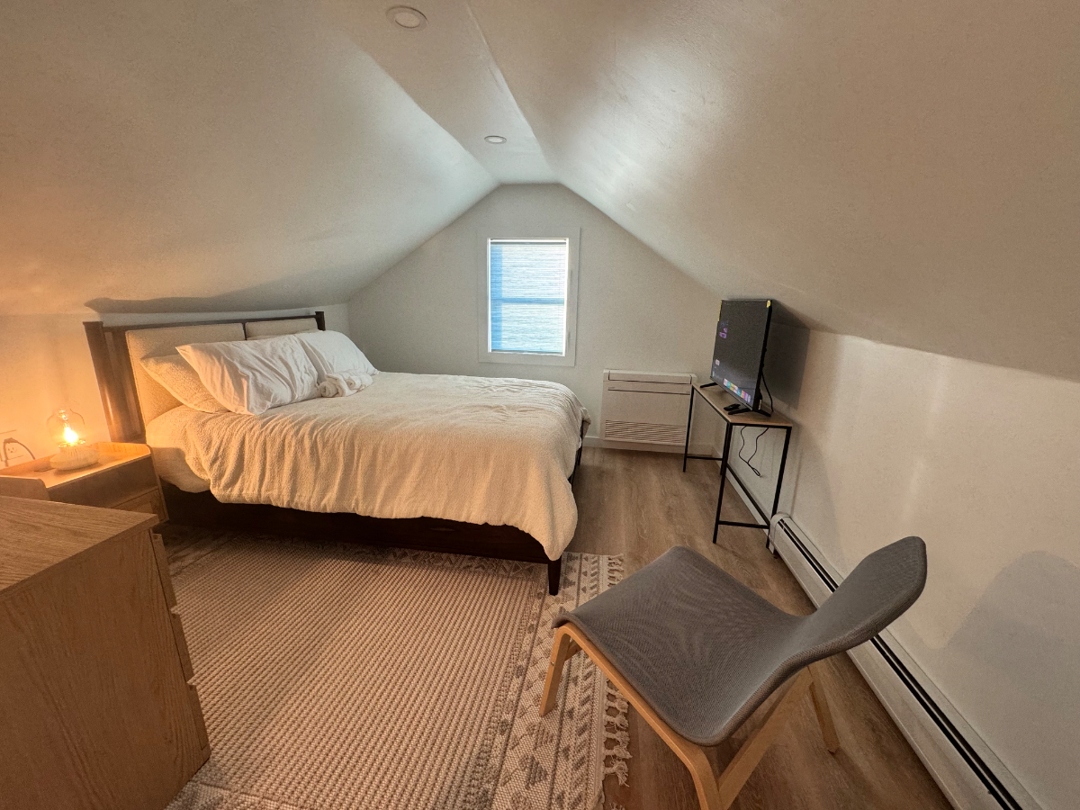 Charming 3-Bedroom Home with Dedicated Parking and Easy Access to Shopping, Dining, and Everyday Ess - Photo 8