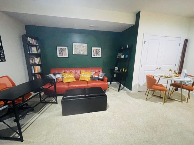 Southeast Luxe Suite (Private Entrance, Entire Floor) Near Metro & Hospitals - Photo 6