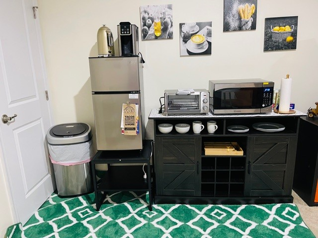 Southeast Luxe Suite (Private Entrance, Entire Floor) Near Metro & Hospitals - Photo 8