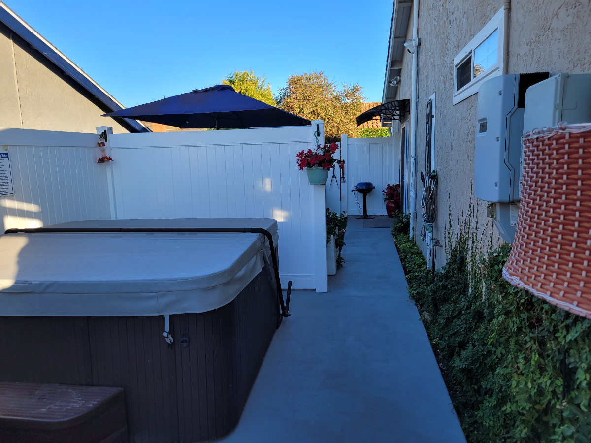 Stunning Studio (Suite B) w/Yard and Hot Tub - Photo 3