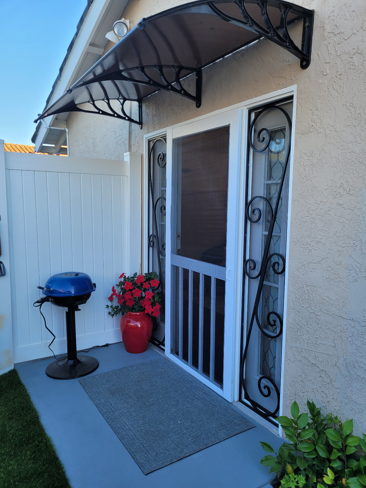 Stunning Studio (Suite B) w/Yard and Hot Tub - Photo 4