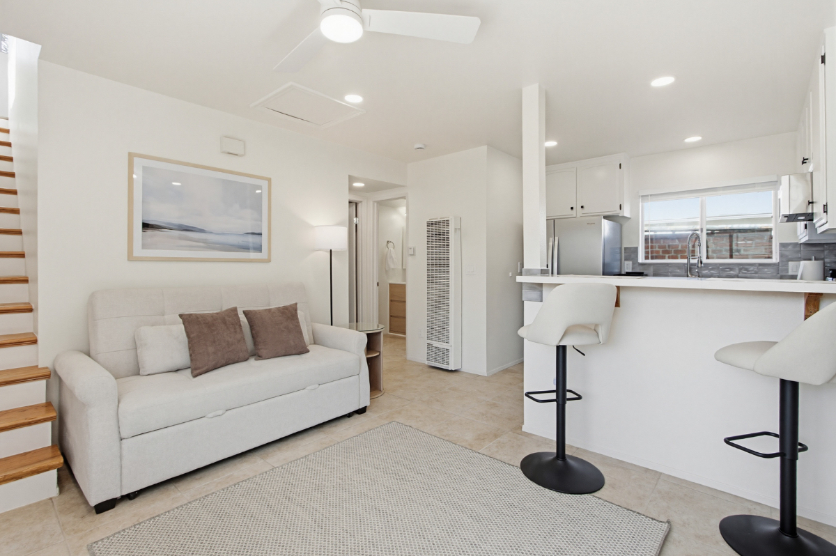 2 Bedroom / 2 Bathroom Home with Private 2-Vehicle Parking - Photo 5