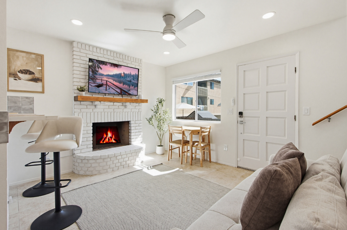 2 Bedroom / 2 Bathroom Home with Private 2-Vehicle Parking - Photo 6