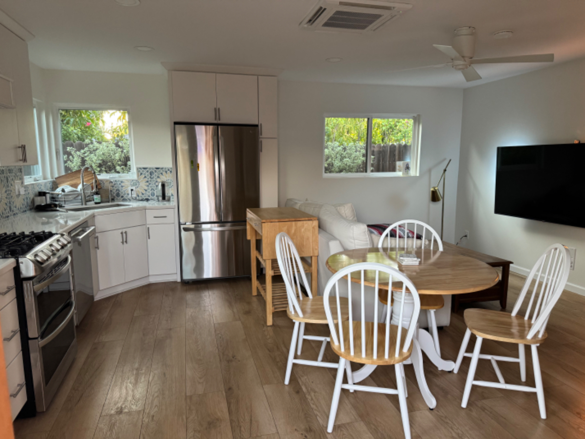 Back House Oasis / Private, Furnished & Peaceful Retreat - Photo 3