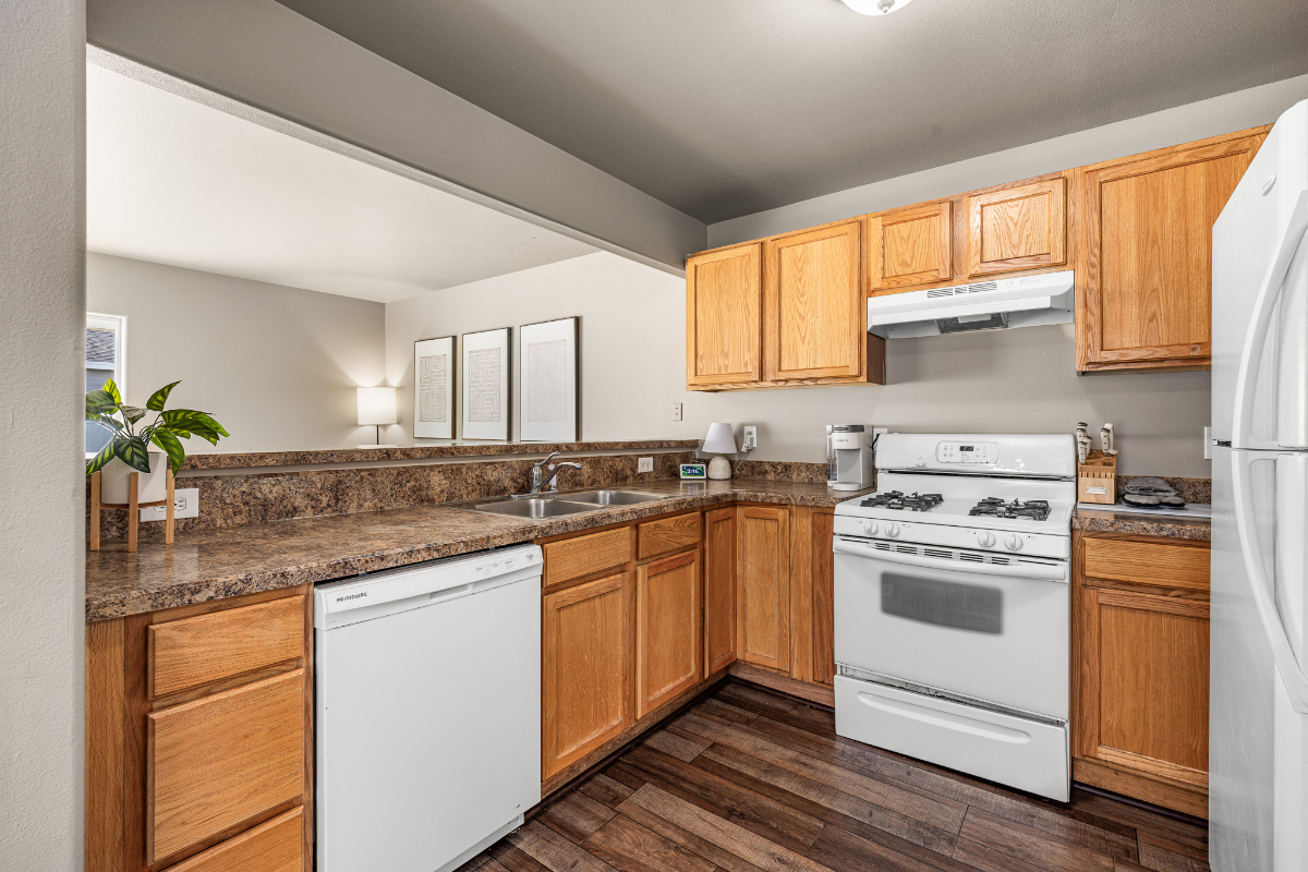 Turn-Key 3 Bed, 2.5 Bath Duplex with Garage & Fenced Yard - Photo 3