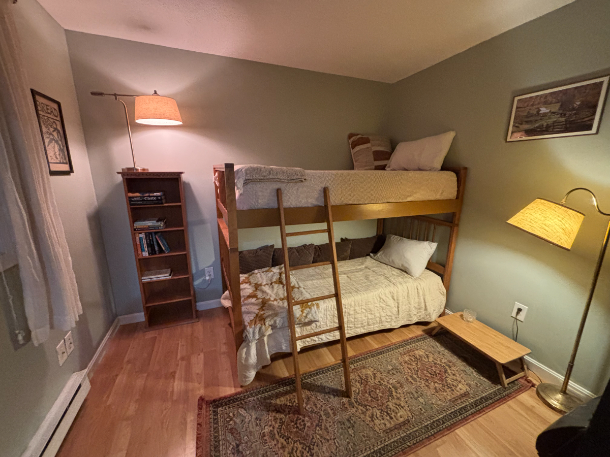Warm & Inviting pet friendly 2br/ 1.5ba with fenced-in backyard & covered parking - Photo 9