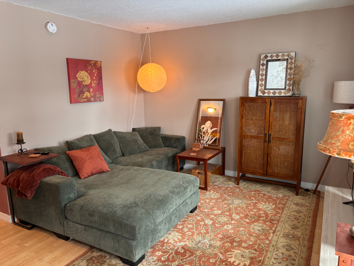 Warm & Inviting pet friendly 2br/ 1.5ba with fenced-in backyard & covered parking - Photo 7