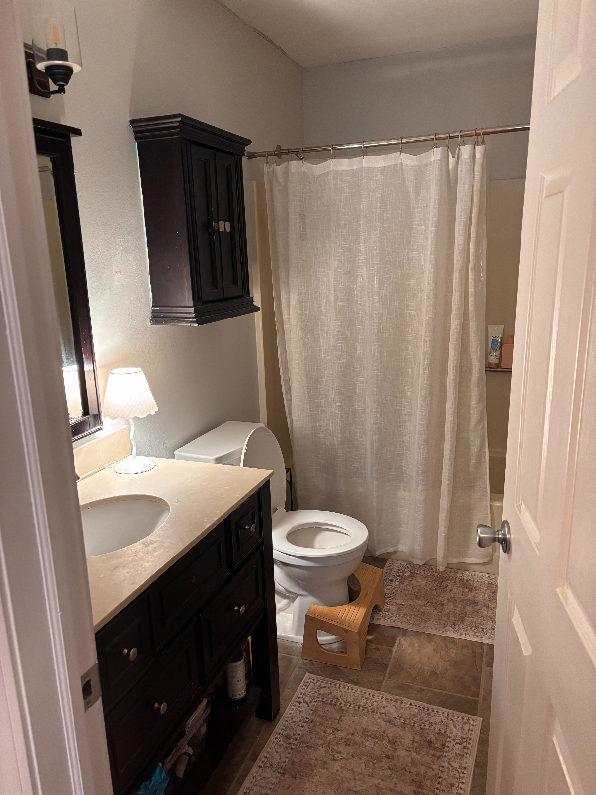 Warm & Inviting pet friendly 2br/ 1.5ba with fenced-in backyard & covered parking - Photo 11