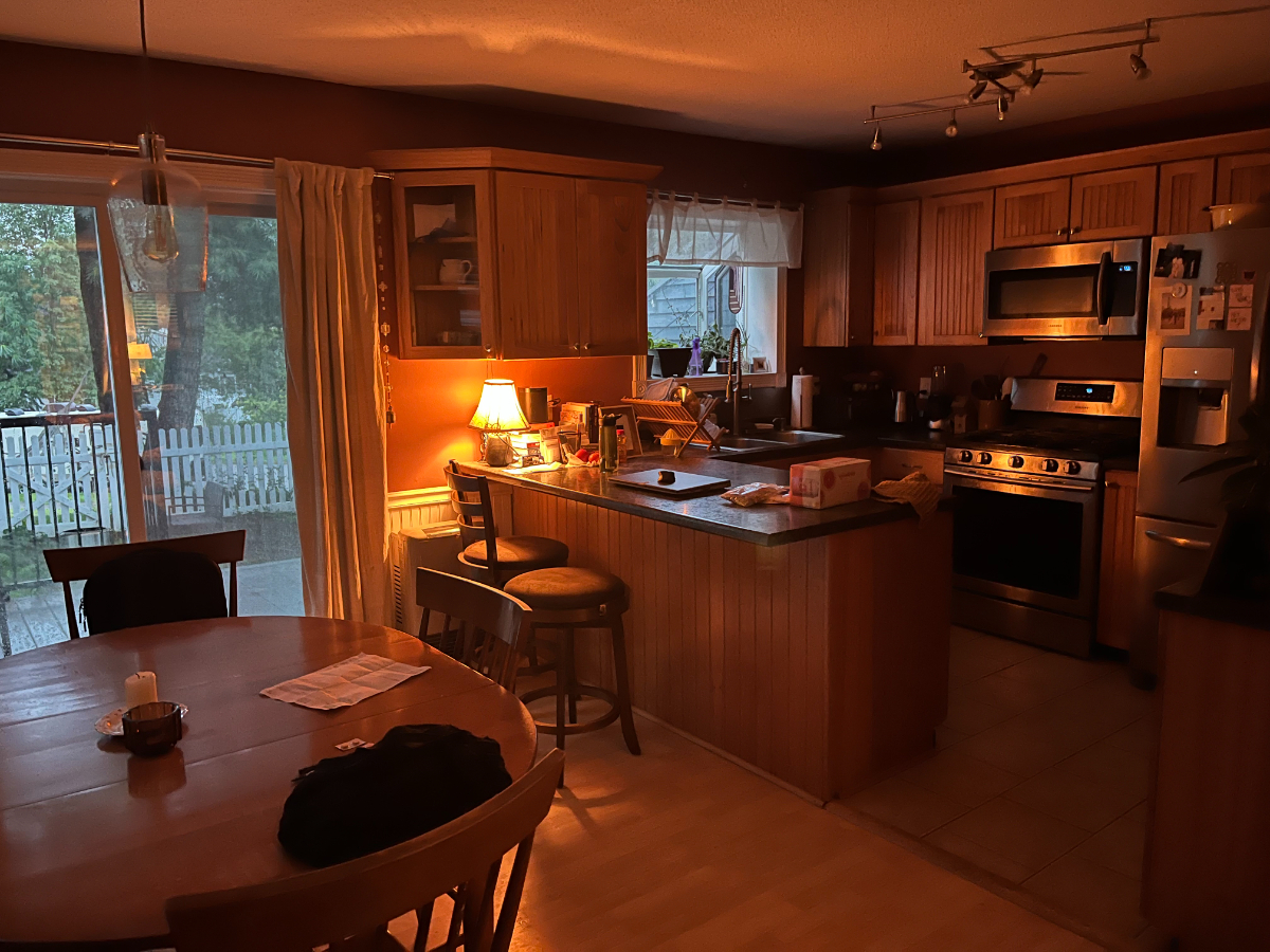 Warm & Inviting pet friendly 2br/ 1.5ba with fenced-in backyard & covered parking - Photo 6