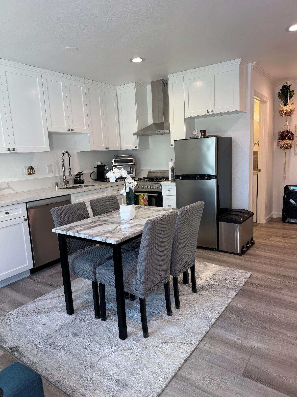 Modern Furnished 2BR ADU utilities included/ Near Kaiser, USC & Culvert City - Photo 4