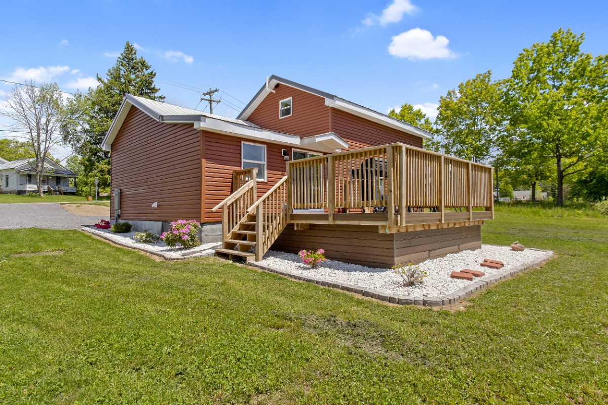 3BR/2BA Country Cottage | 6mins from I-87, 25mins to Nine Mile & Novelis - Photo 1