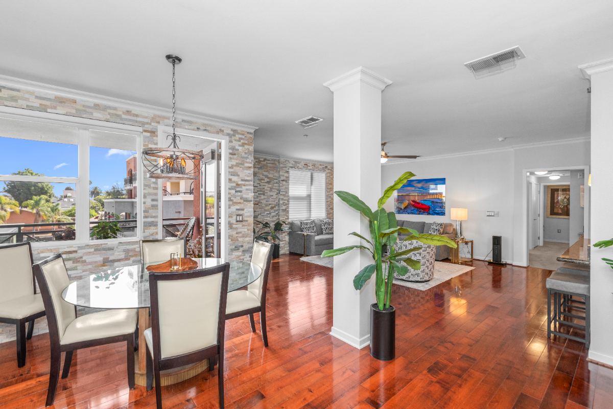 Upgraded, Walkable Condo in Hillcrest with 2 parking spaces - Photo 4