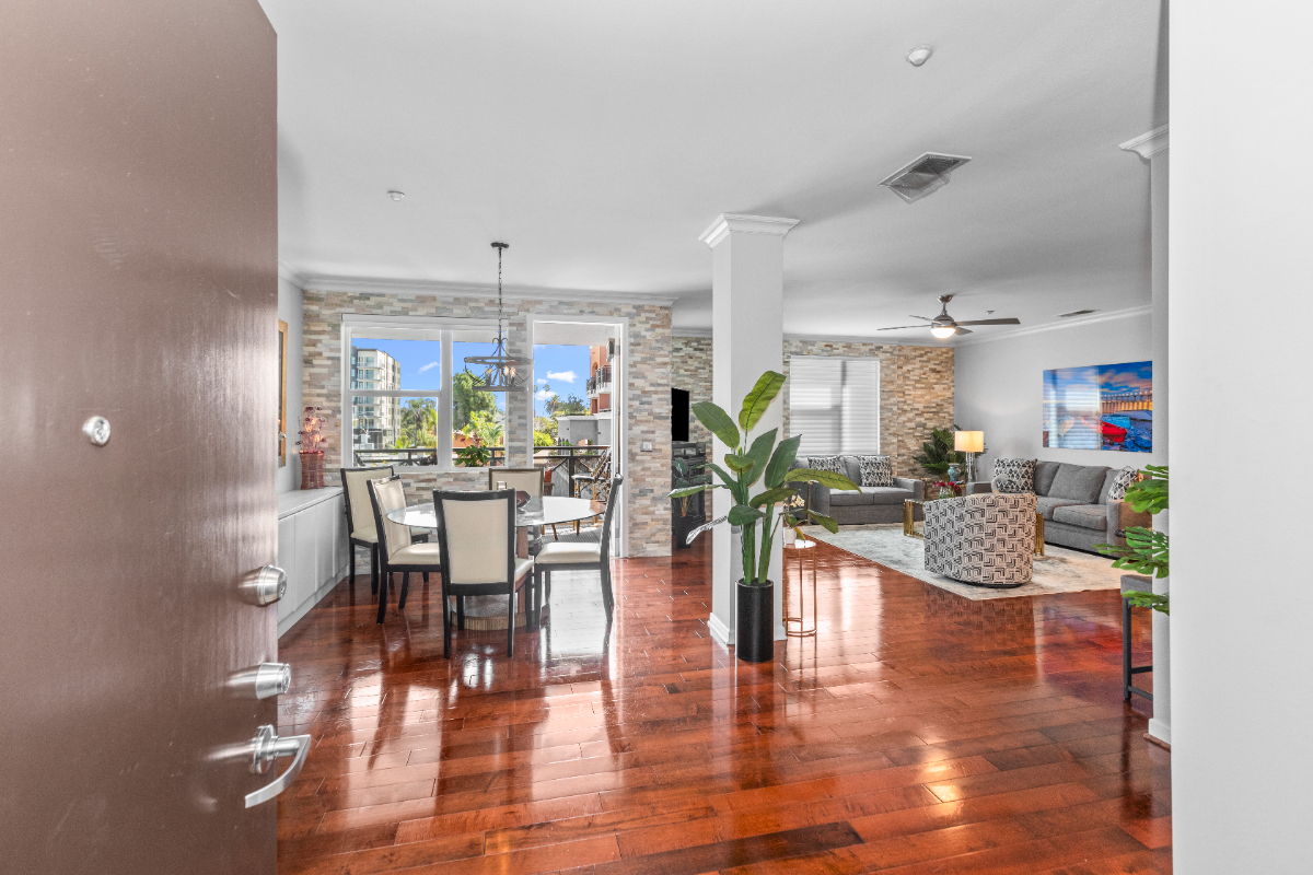 Upgraded, Walkable Condo in Hillcrest with 2 parking spaces - Photo 3
