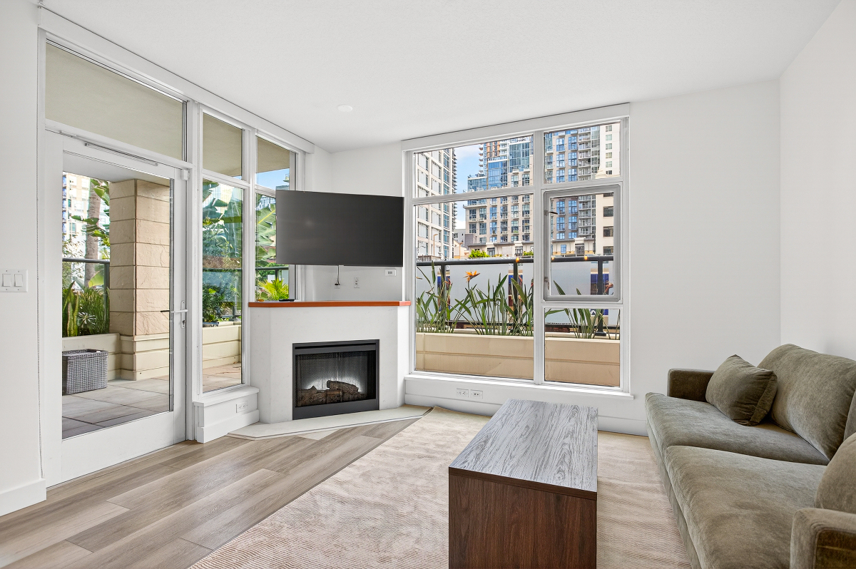 Luxurious condo by the harbor 1bd 2bth private patio - Photo 4