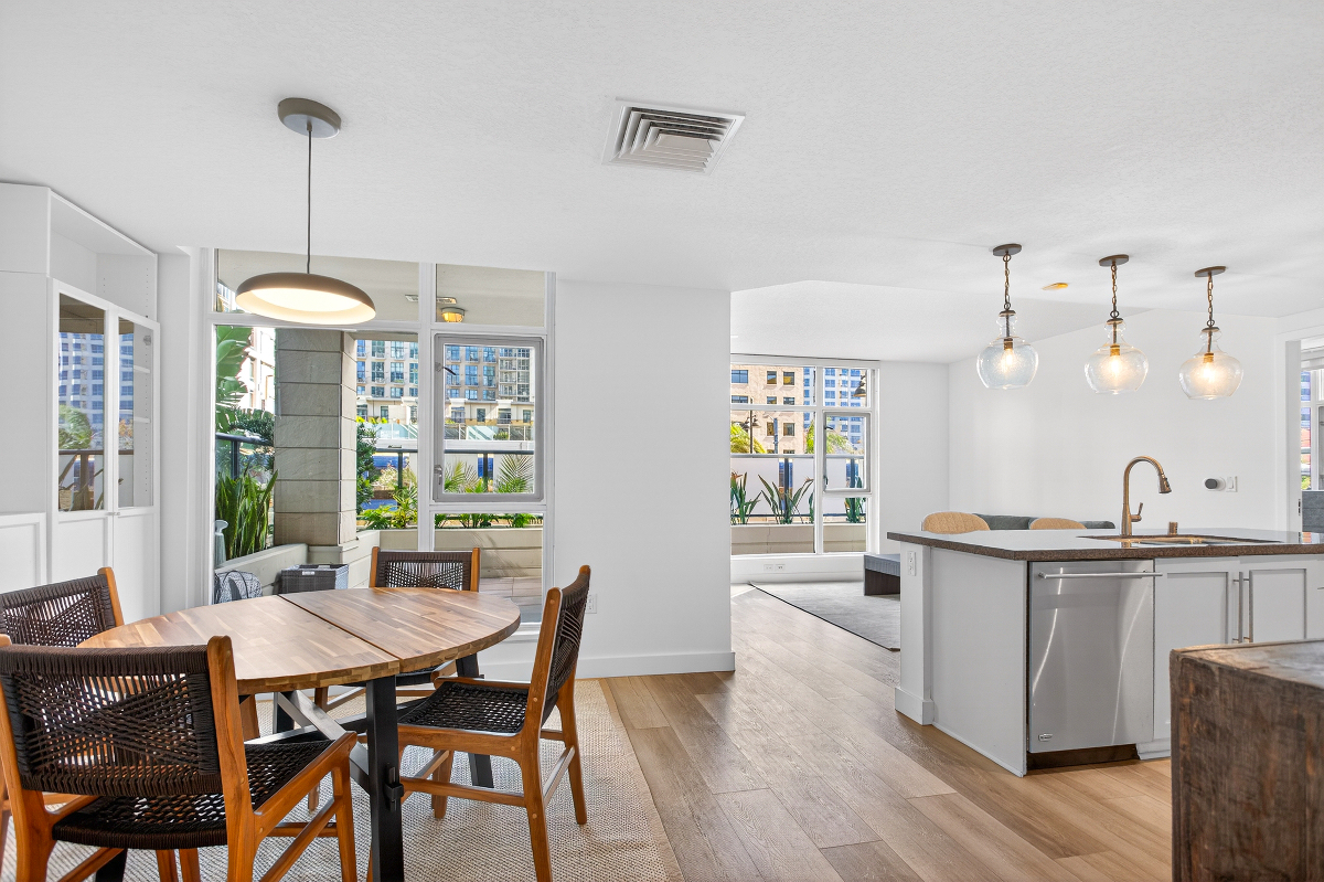 Luxurious condo by the harbor 1bd 2bth private patio - Photo 1